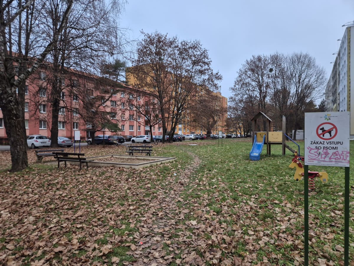 Detské ihrisko a športovisko Októbrová