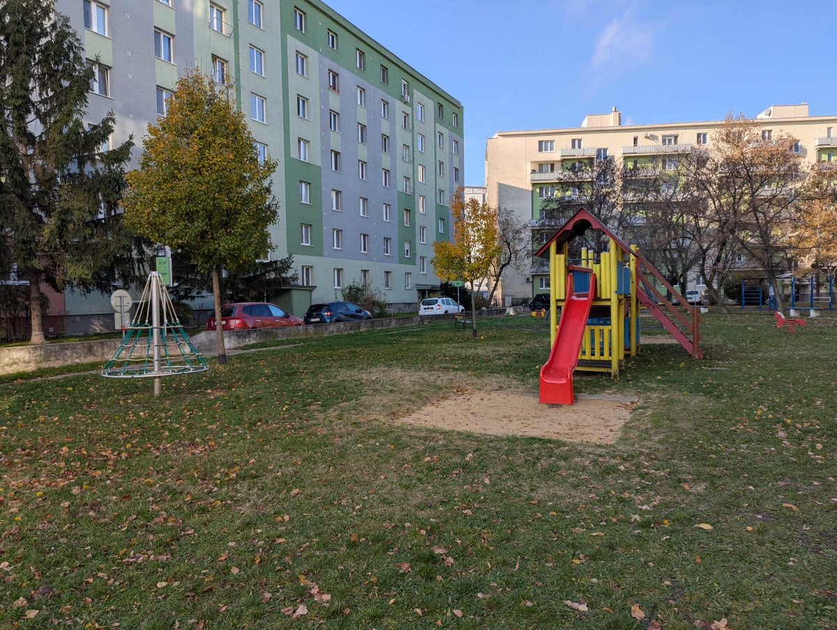 Detské ihrisko - Československých parašutistov