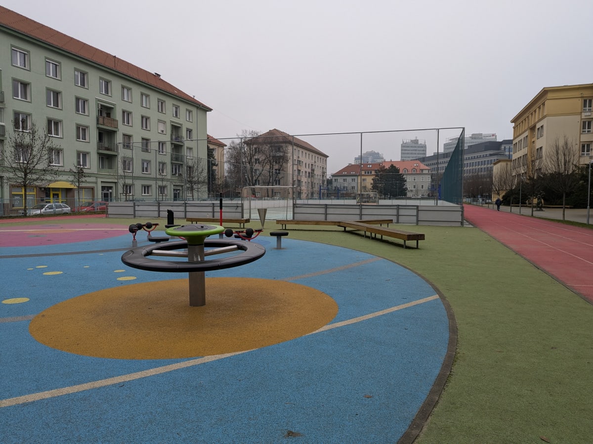 Detské ihrisko v športovom areáli Novohradská