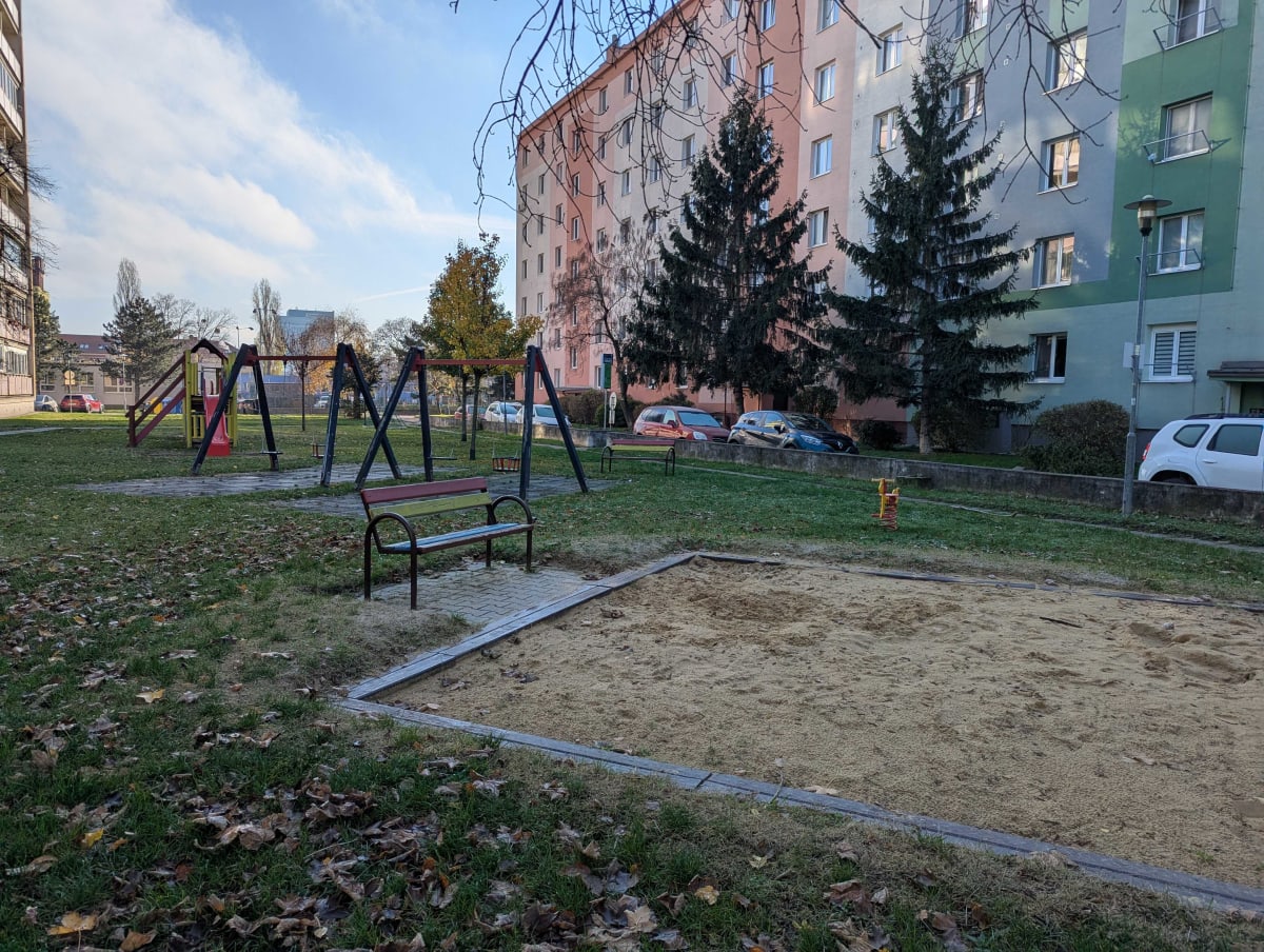 Detské ihrisko - Československých parašutistov