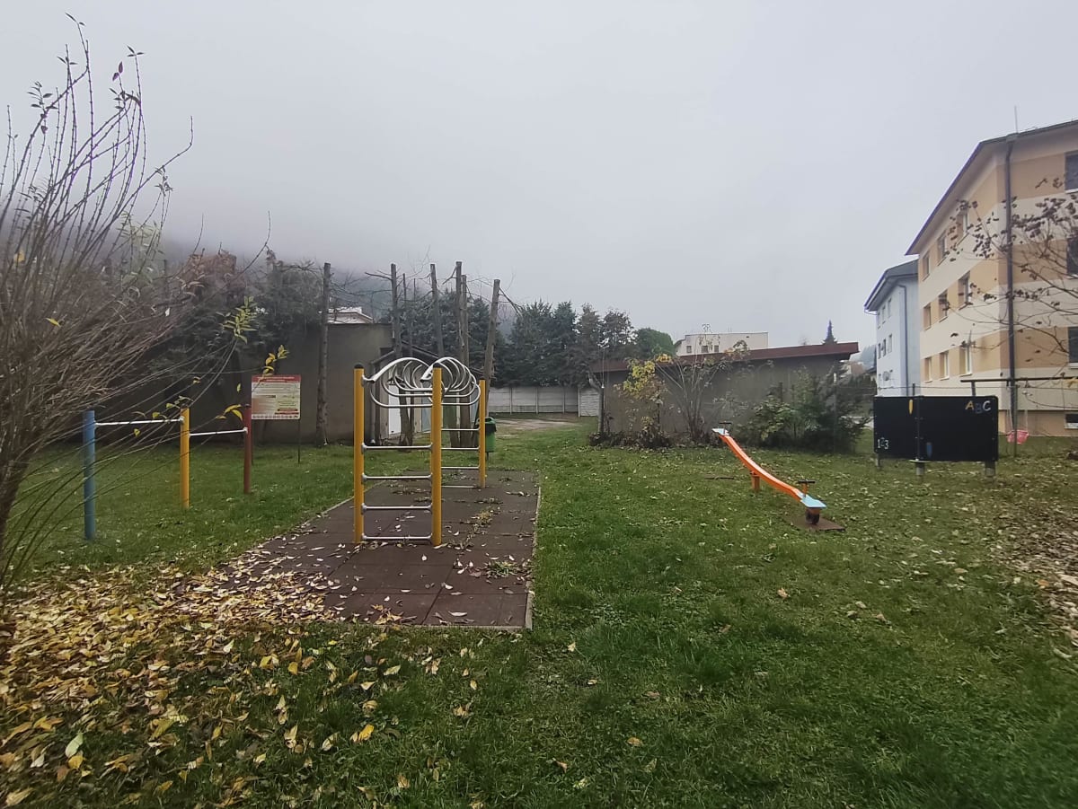 Detské ihrisko Hviezdoslavova 35