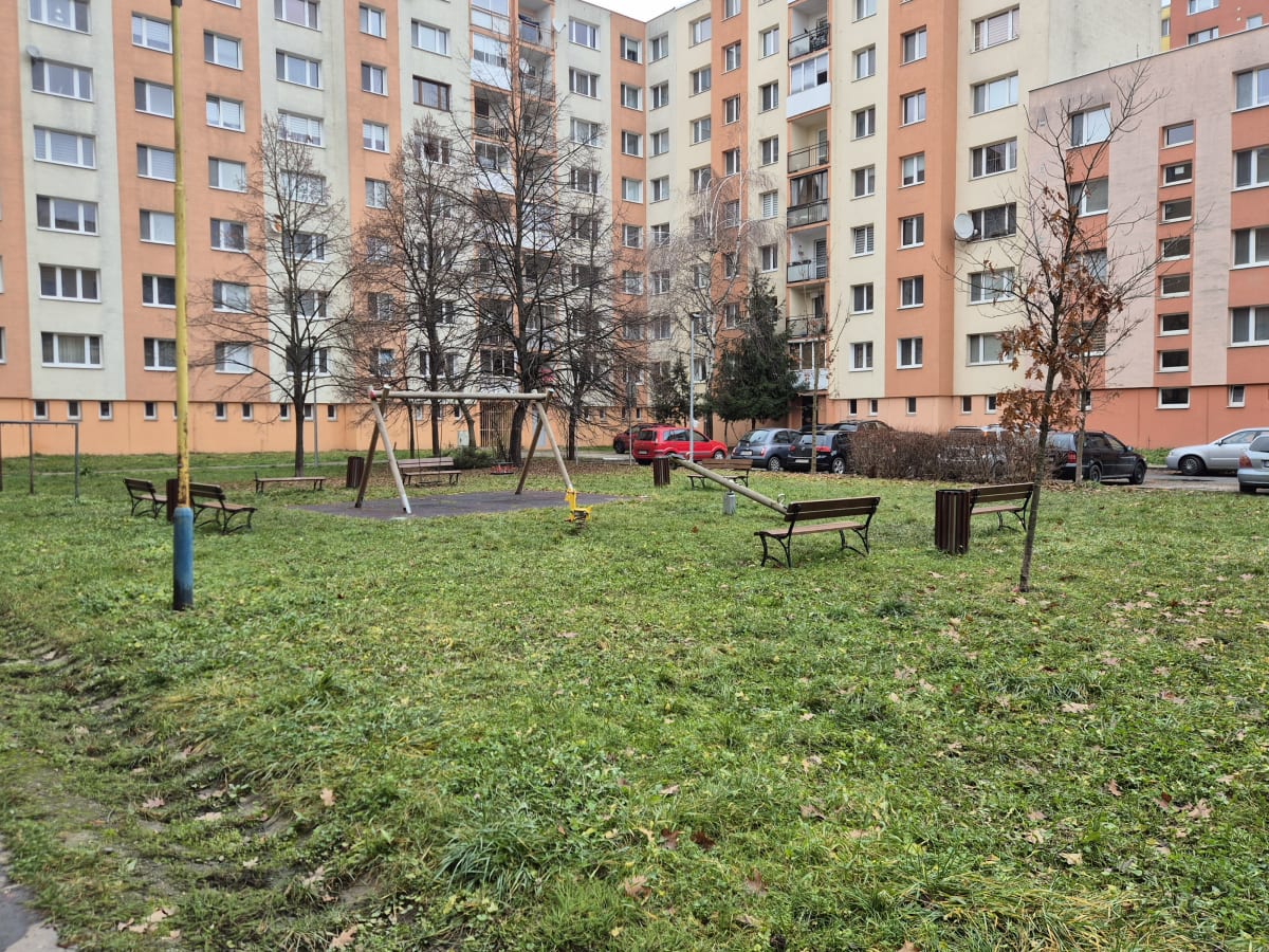 Detské ihrisko Karpstská Sekčov