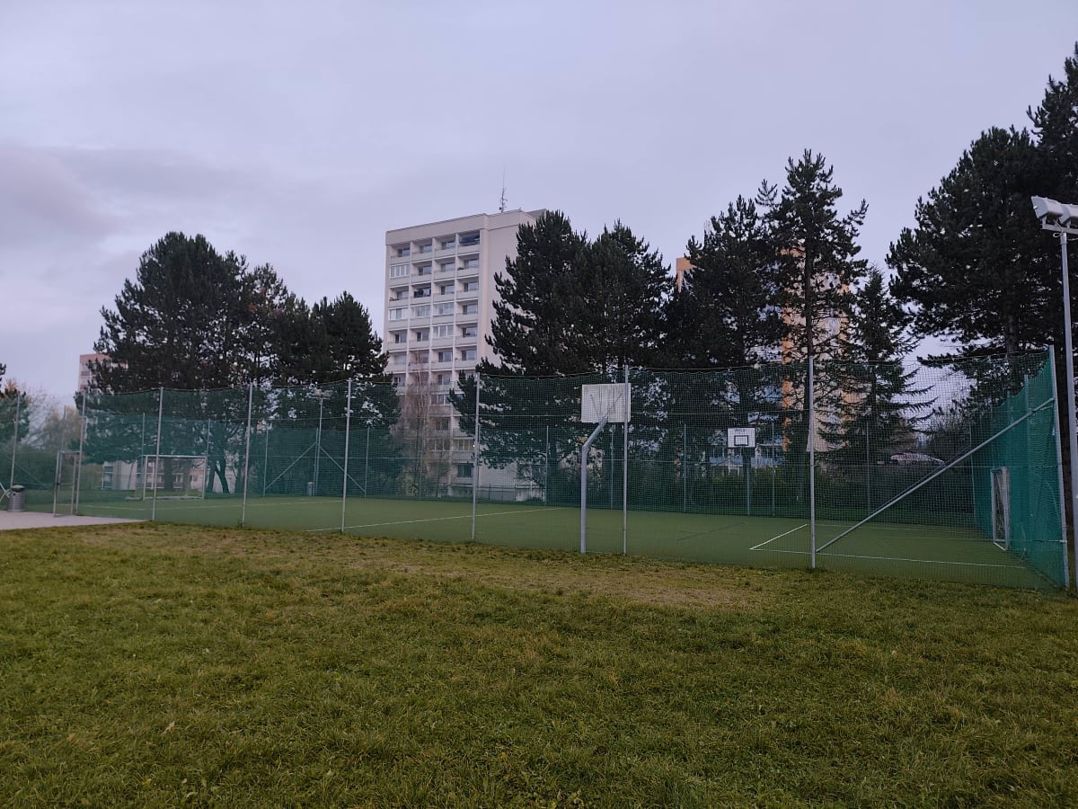 Školský dvor Spojová škola