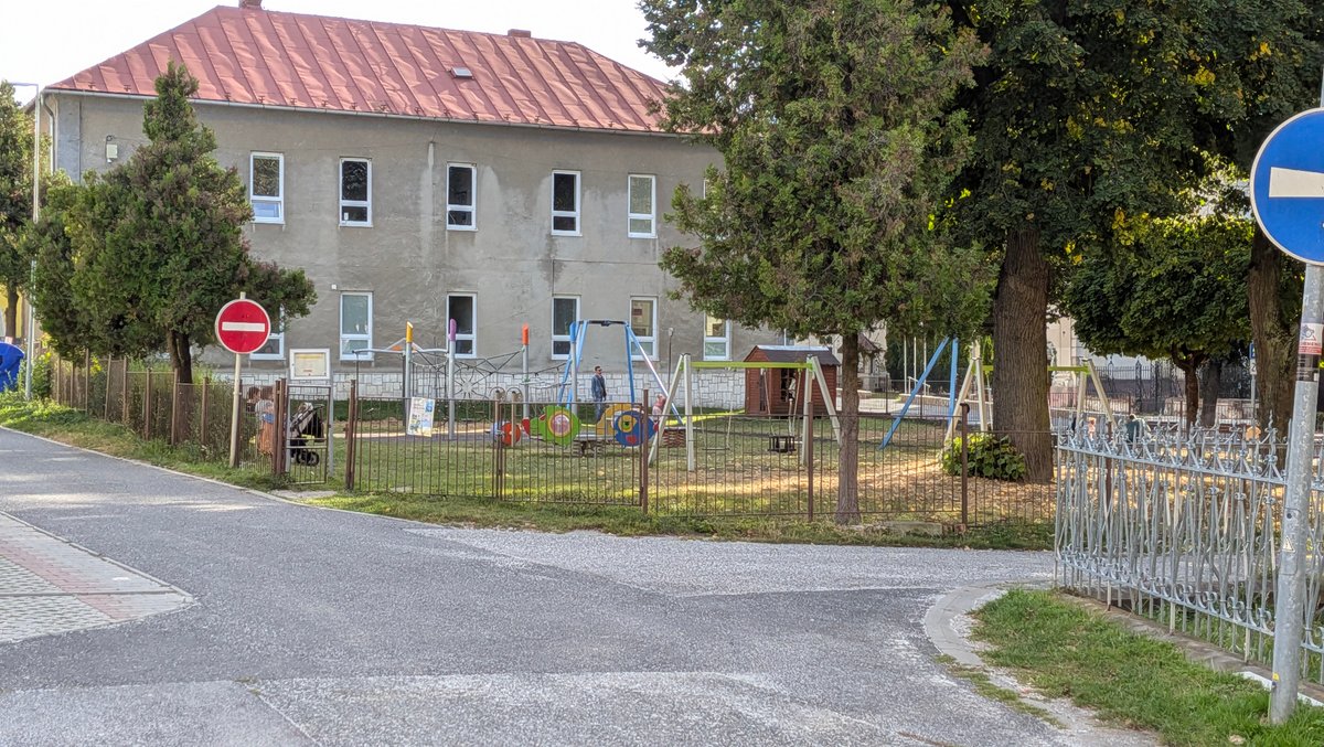 Detské ihrisko oproti kostolu